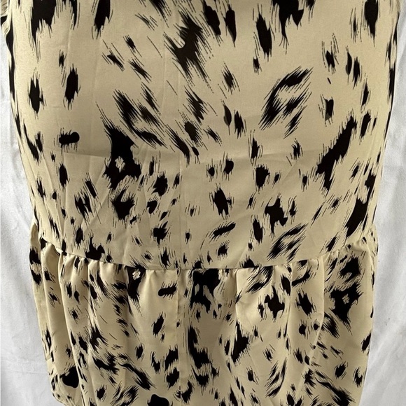 Chic Black and Cream Midi Dress - Picture 3 of 10